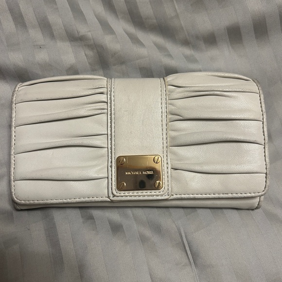 Micheal Kors Wallet - Picture 1 of 7
